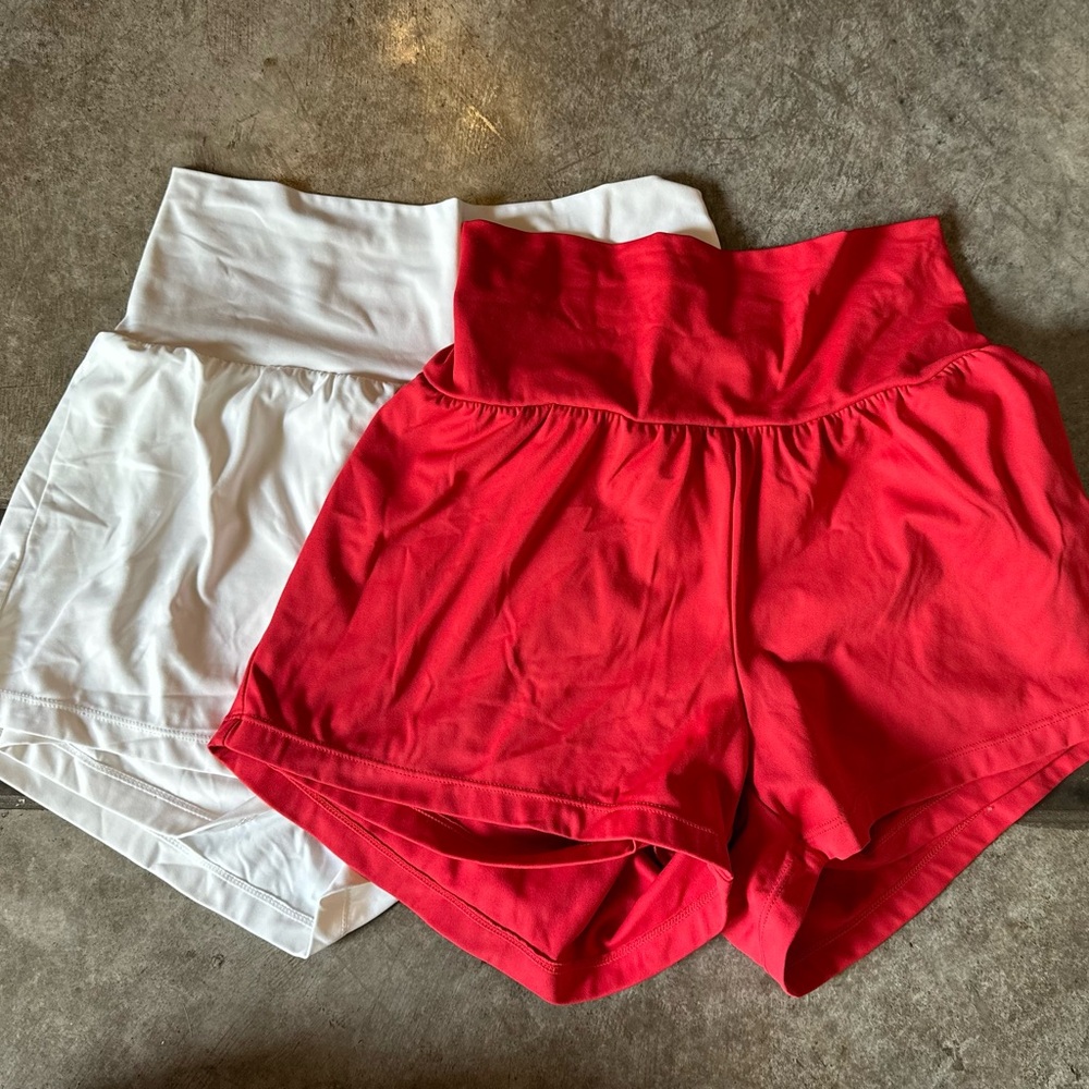 HALARA High-Waisted Shorts in Red and White